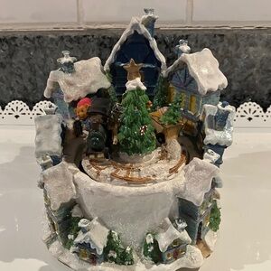 Music Box Plays “Winter Wonderland” Turn Center Tree To Wind